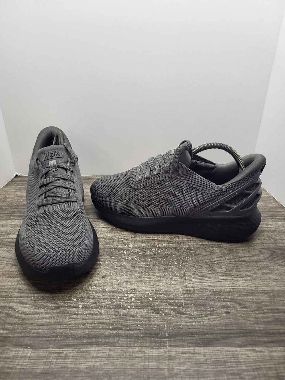 Kizik Athens Graphite Grey Mens Size 8 Wide Athletic Sneakers Shoes